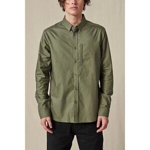 Globe Foundation Long sleeve olive button up top sz large Mens water repellent